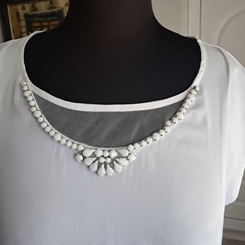 Guess blouse white, like new, oversized fit XS to medium