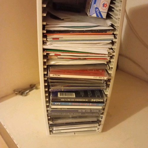 CD case like new, holds about 25
