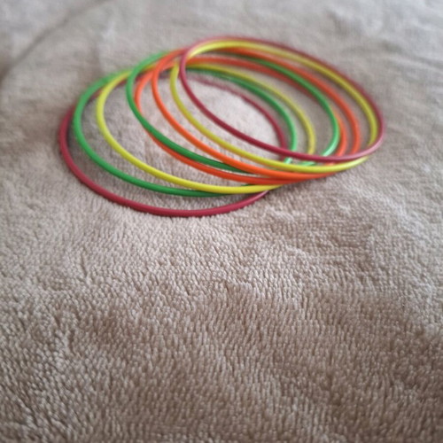 Set of 8 bangles like new in bright colors