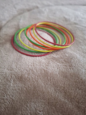 Set of 8 bangles like new in bright colors