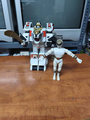 Tigerzord Power Rangers figure with white Power Ranger