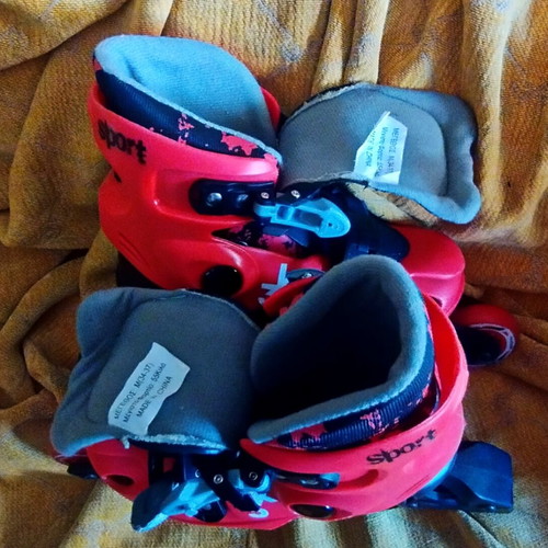 Skates like new, size 34-37, red black