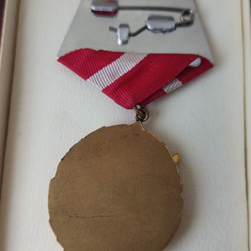 Order of the Red Banner of Labor medal new with box and document