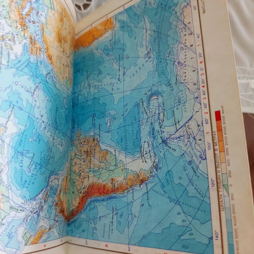 Small Atlas of the World in Russian used edition 1976