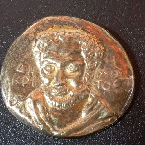 Vintage καρφίτσα ασημένια 925 Δημόκριτος μεταχειρισμένη, χρυσαφί