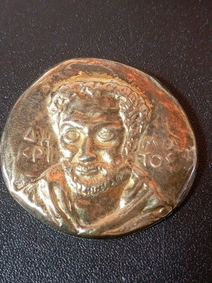 Vintage καρφίτσα ασημένια 925 Δημόκριτος μεταχειρισμένη, χρυσαφί