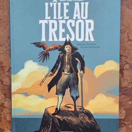 L'ile Au Tresor French novel in excellent condition