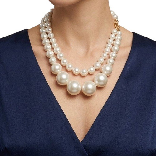 Necklace new, white