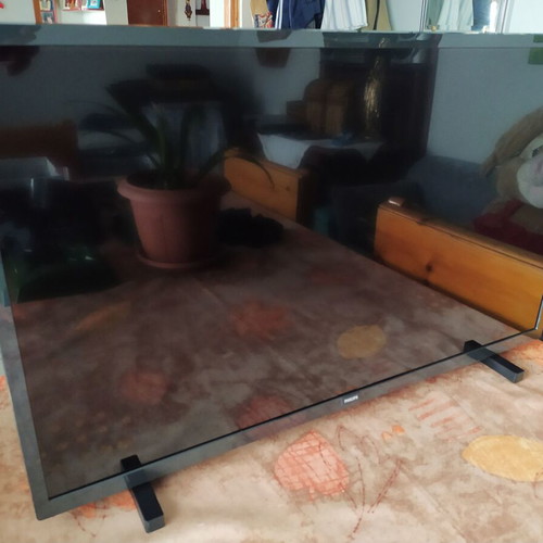Philips 32-Inch TV like new, 2020 model, non-smart