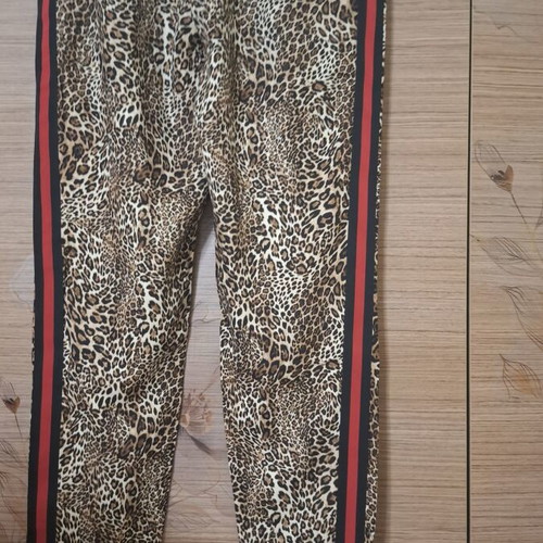Lynne women's pants like new with elastic waist and side stripes