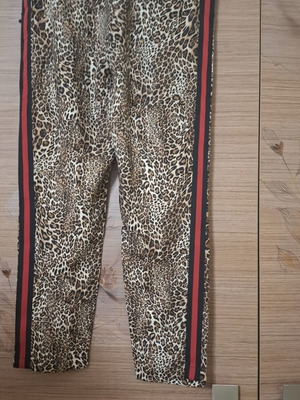 Lynne women's pants like new with elastic waist and side stripes
