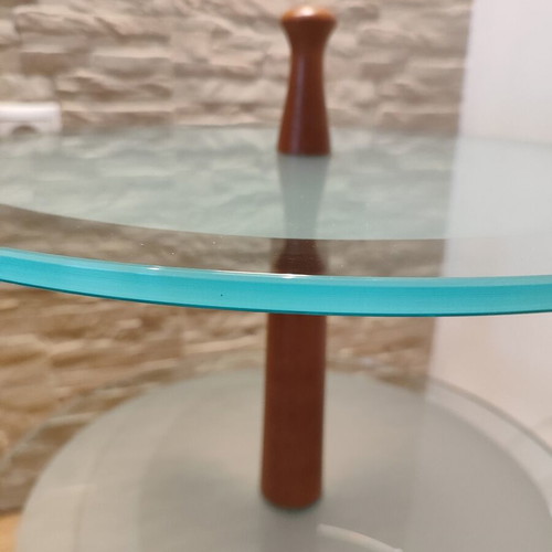 Round side table with two glass surfaces