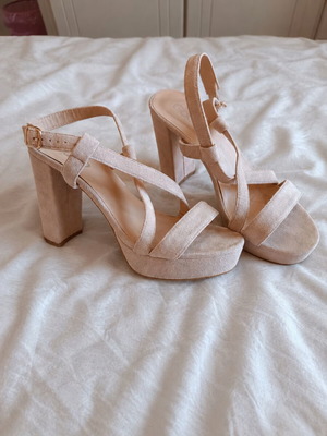 GoGo Shoes beige heels size 39 used