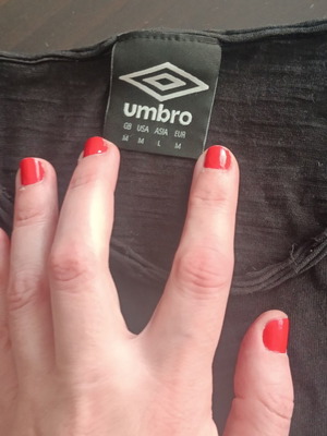 Umbro T Shirt like new, black, sizes M L