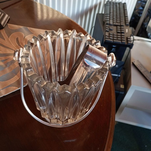 Ice bucket with tongs like new