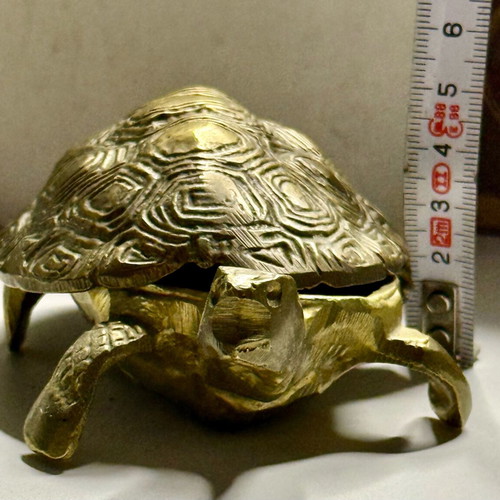 Brass turtle jewelry box like new, decorative item