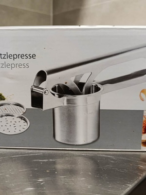 Gefu professional potato press with 3 interchangeable discs