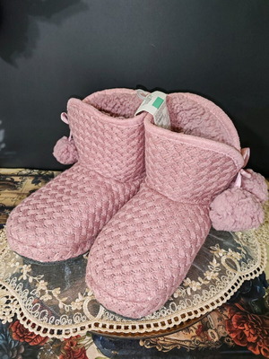 Pink women's warm slippers new, size 40