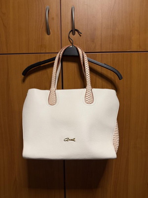 Axel shoulder bag like new, sugar color with extra strap