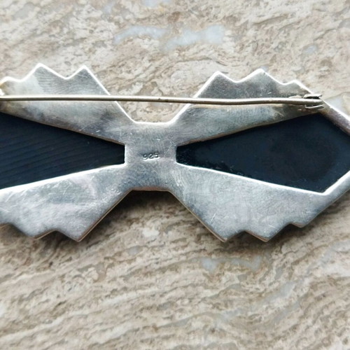 Silver brooch like new, 8 cm length, 22 grams, black and silver