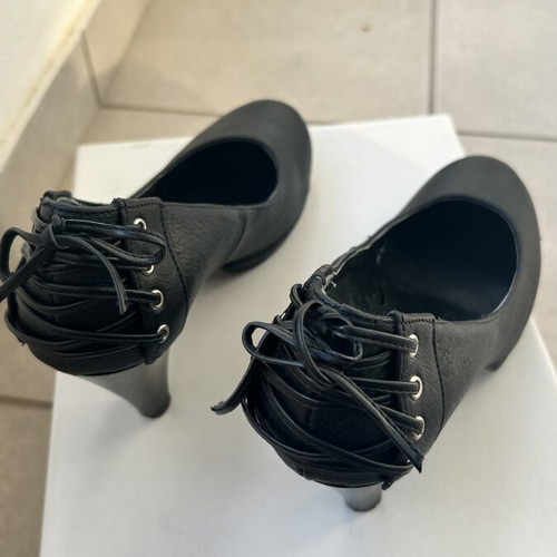 Leather black pumps size 40 like new