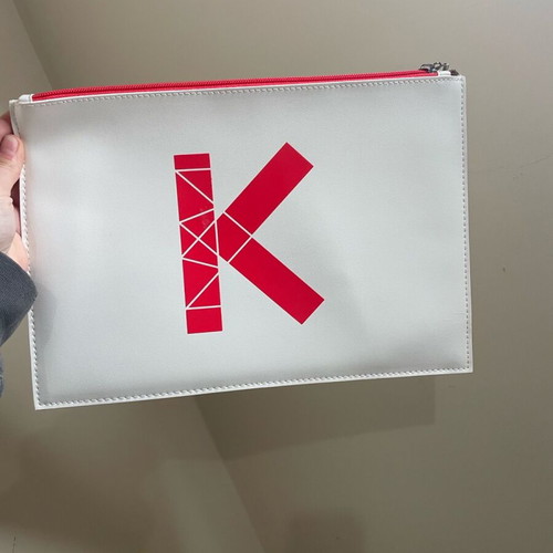 Kenzo case unused, dimensions 20x30