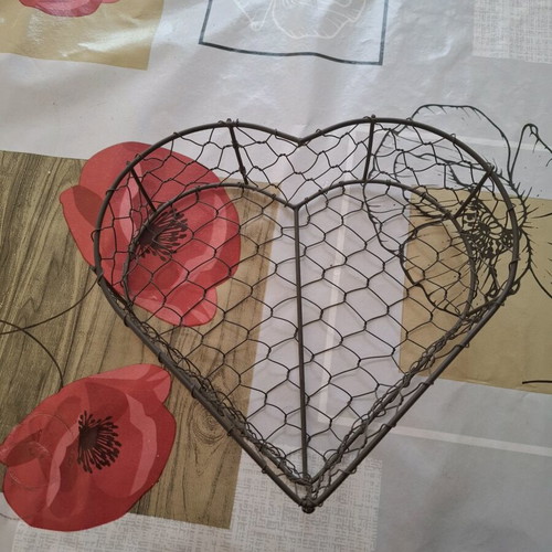 Decorative cosmetic storage basket used, wire