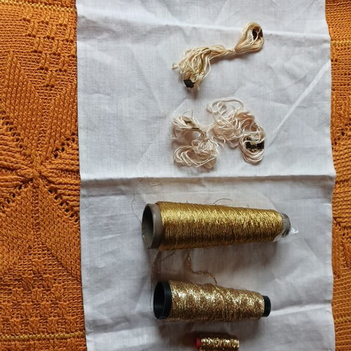 Knitting threads used, assorted