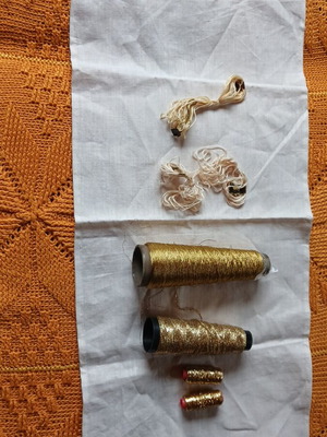 Knitting threads used, assorted