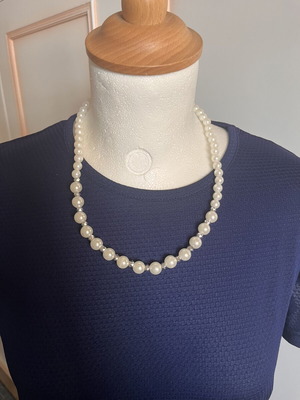 Necklace with fake pearls like new, white