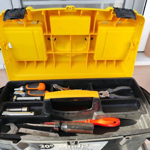 Mano 20" toolbox used with organizer and internal tray
