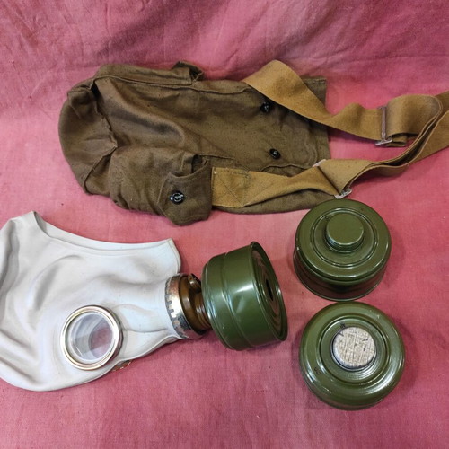 Gas mask new with 3 filters and carrying case