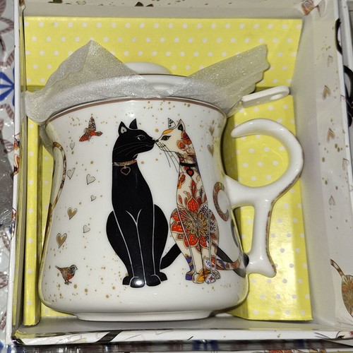 Porcelain tea set Cats series new, 2 cups with lids and strainer, cake plate