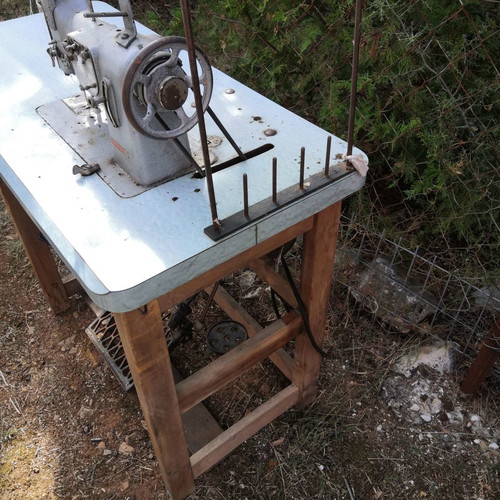 Sewing machines used with complete table