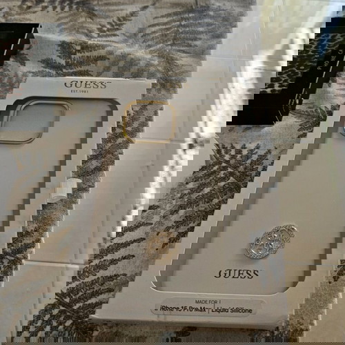 Θήκες iPhone 15 Pro Max σαν καινούργιες, 9 τεμάχια με powerbank και τζαμάκια Spigen