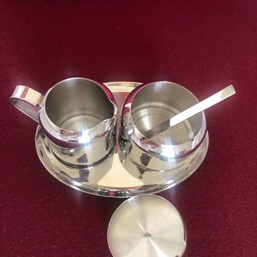 Iris sugar bowl and milk jug set like new with tray and spoon