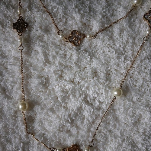 Long faux bijou necklace like new