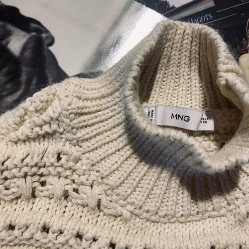 MANGO knitted sweater like new, size S/M, white