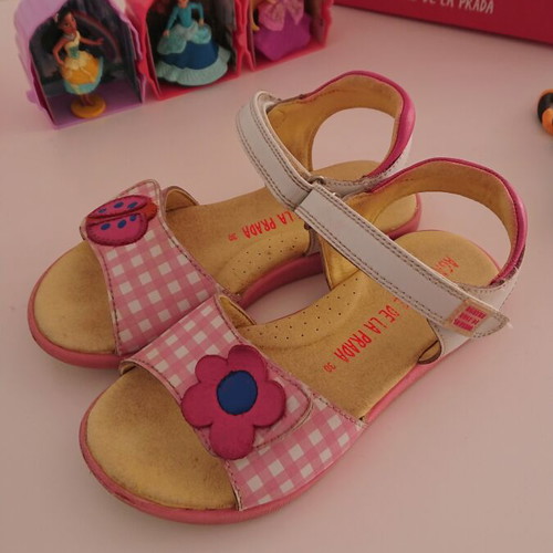 Agatha Ruiz De La Prada sandals size 30 like new, white and pink, velcro