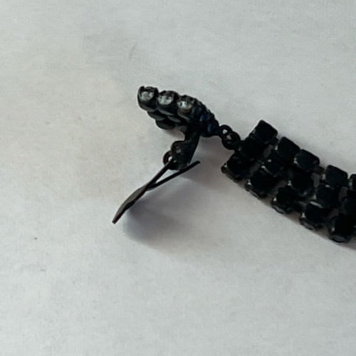 Vintage earrings black shiny with clip like new