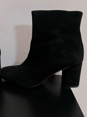 Suede women's ankle boots like new, black, size 39