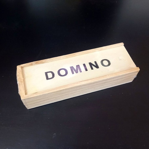 Classic Domino in Vintage Style sealed