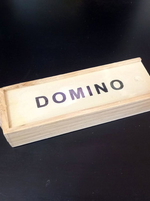 Classic Domino in Vintage Style sealed