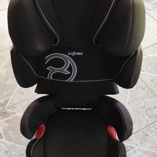 Cybex car seats used with ISOFIX base and adjustable headrest