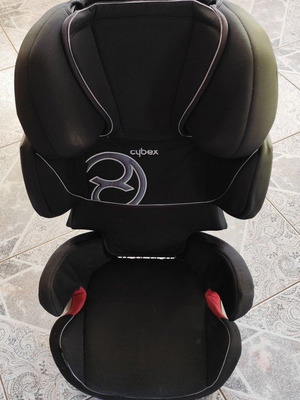 Cybex car seats used with ISOFIX base and adjustable headrest