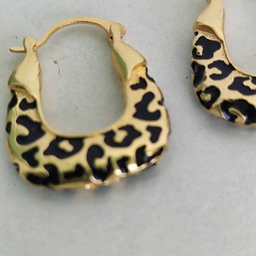 Hoop earrings with animal print detail in black enamel like new