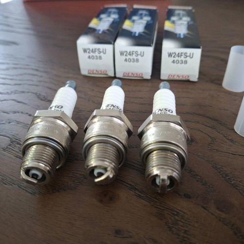 Denso W24FS-U (B8HS) spark plugs new, pack of 3