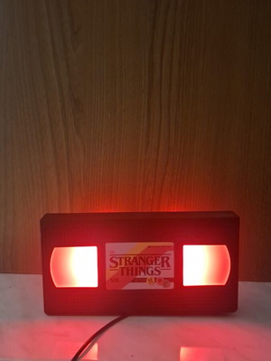 Φωτιστικό Stranger Things VHS Logo Light Paladone σαν καινούργιο