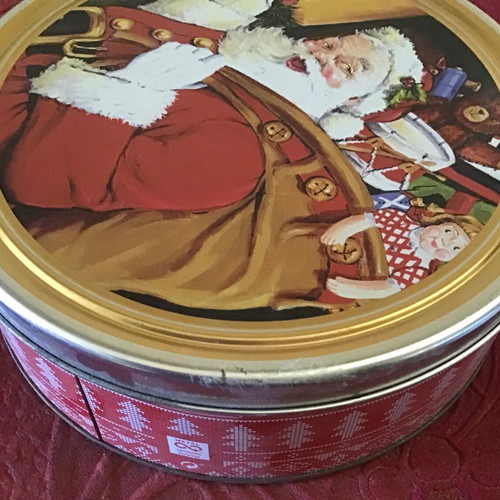Collectible round metal storage tin used, 19cm diameter