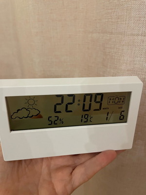 Clock with date and temperature display like new